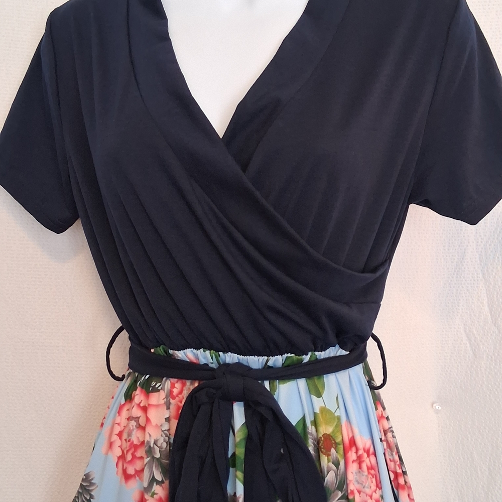 Elegant Navy Blue and Pink Floral Elastic Waist Tall Maxi Dress. - Picture 3 of 7